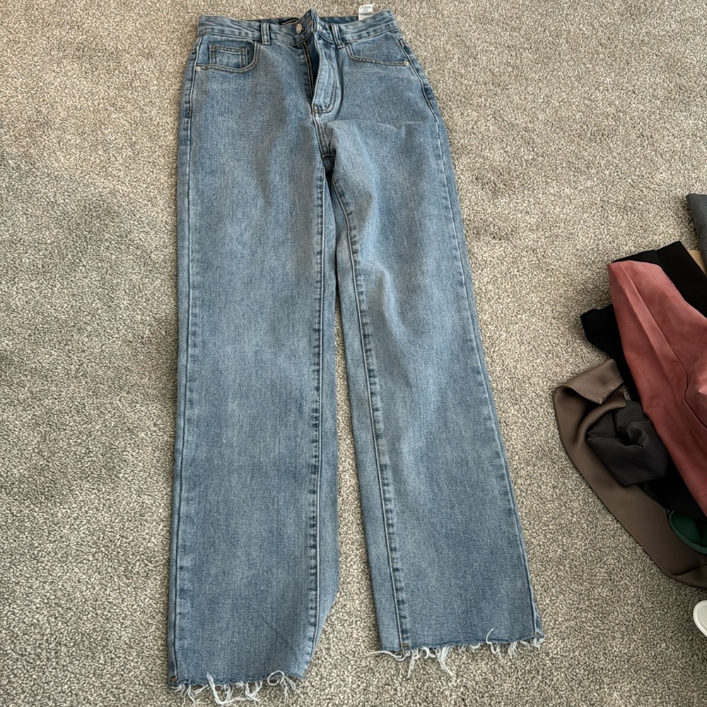 PrettyLittleThing light blue wash long leg straight jeans